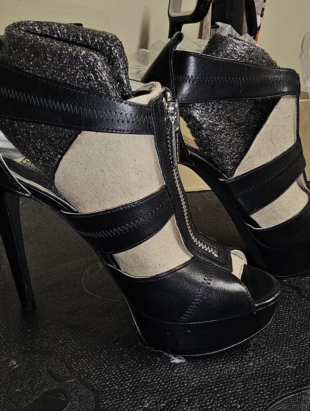 Michael Kors Berkley Black Leather Zip Platform Sandals 6.5 (Open To Offers)